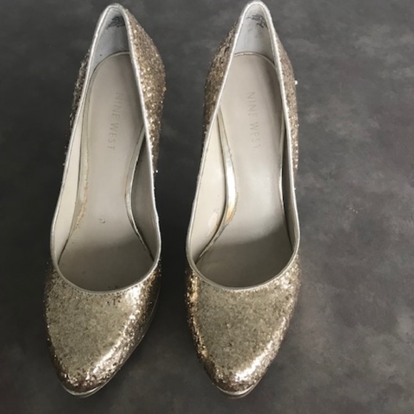 (2* for $30) Nine West Gold Glitter - Size 5 1/2" - Picture 4 of 8